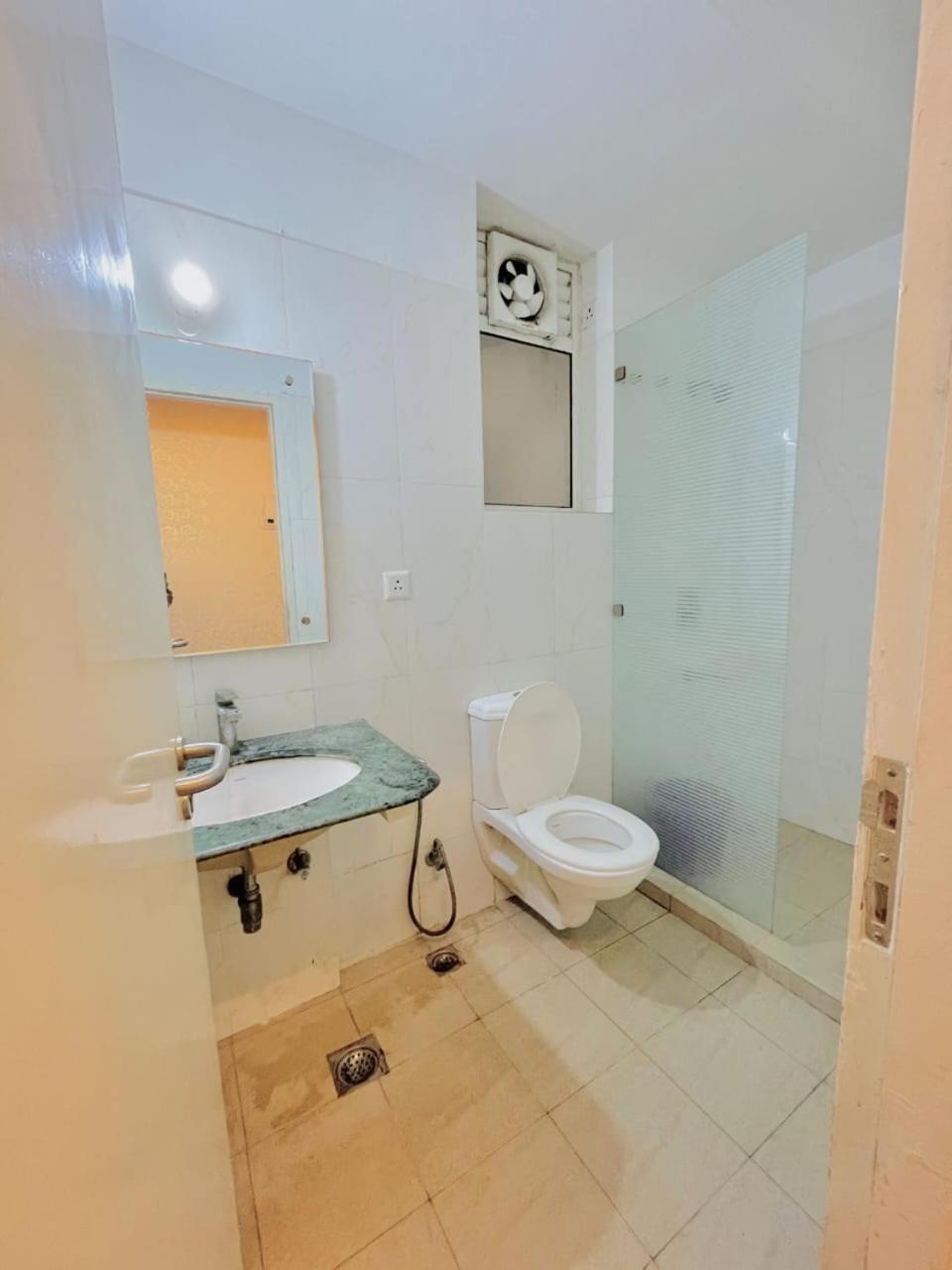 Dolphin Inn & Suites Manhattan Lucknow Zewnętrze zdjęcie