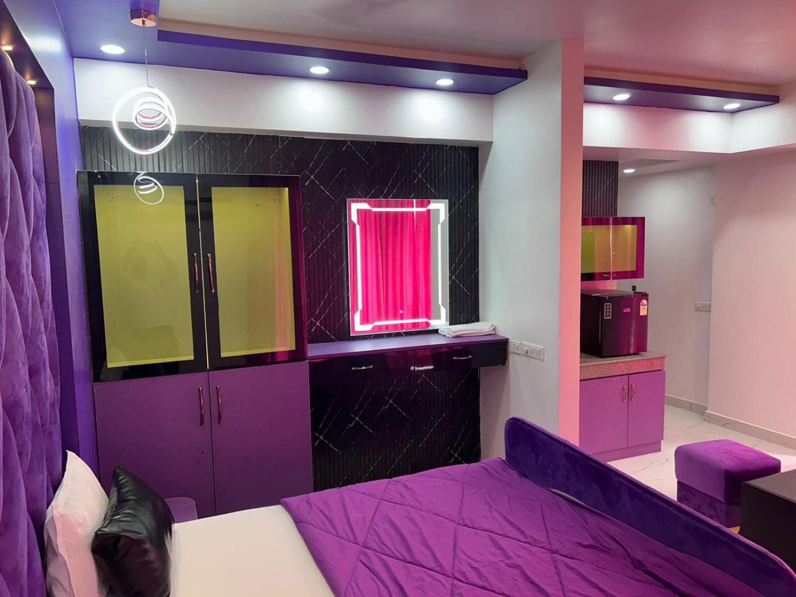 Dolphin Inn & Suites Manhattan Lucknow Zewnętrze zdjęcie