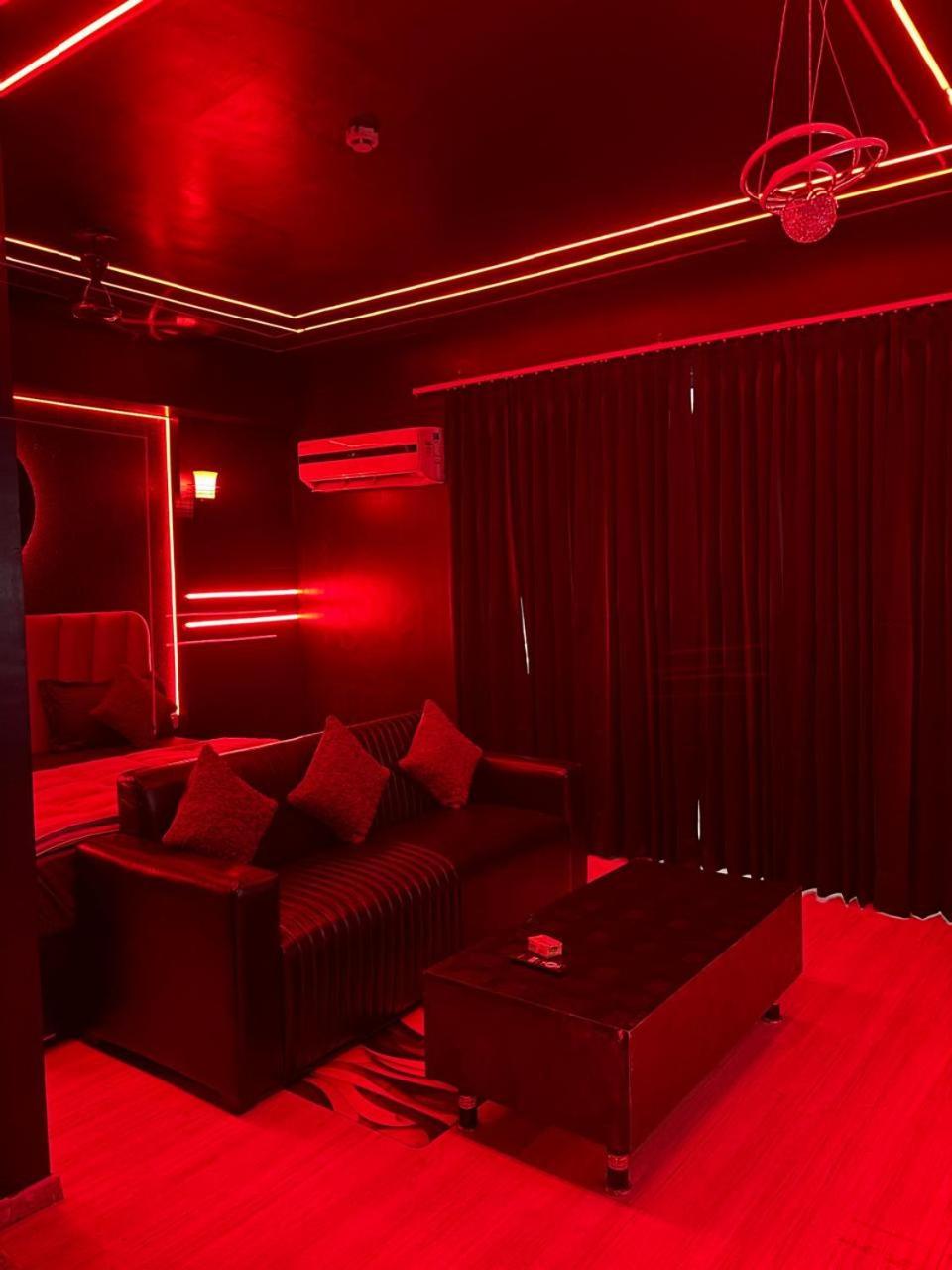 Dolphin Inn & Suites Manhattan Lucknow Zewnętrze zdjęcie