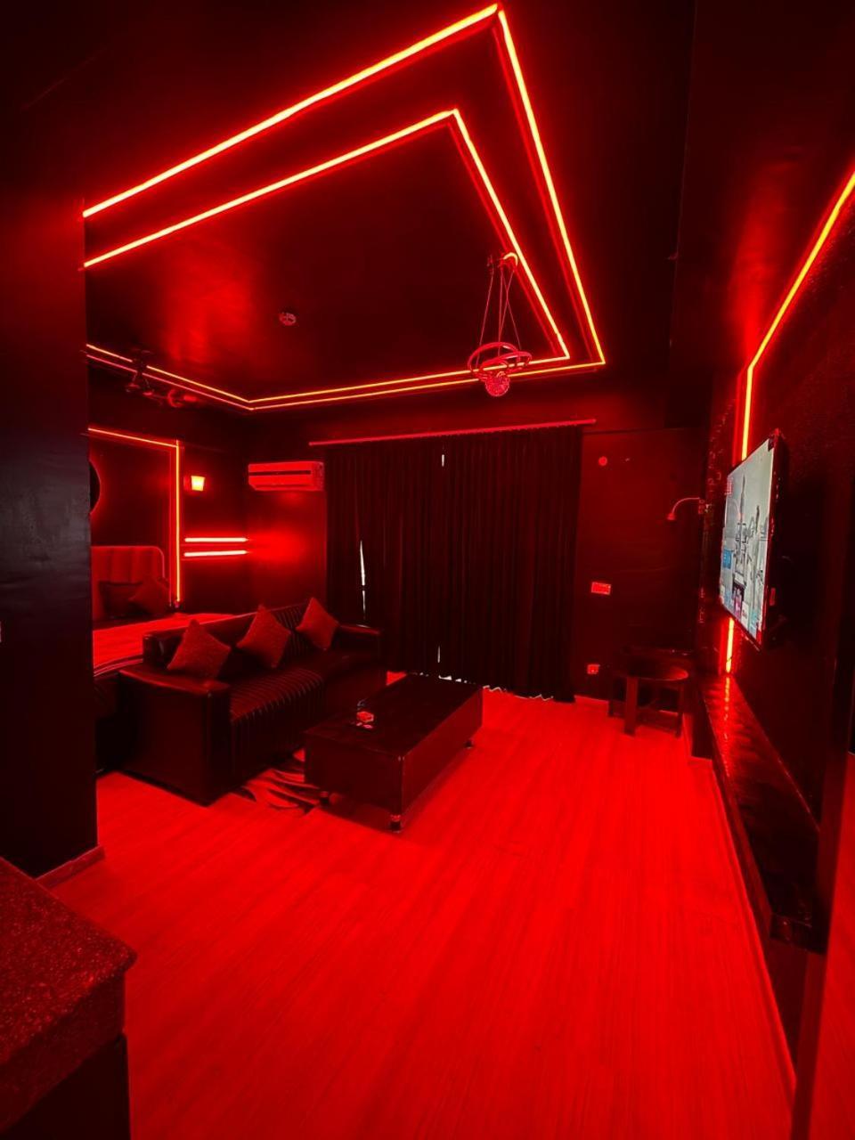 Dolphin Inn & Suites Manhattan Lucknow Zewnętrze zdjęcie