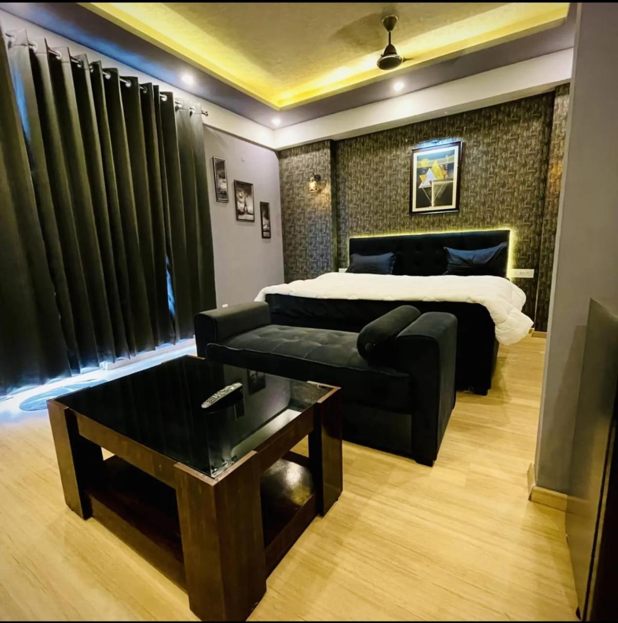 Dolphin Inn & Suites Manhattan Lucknow Zewnętrze zdjęcie