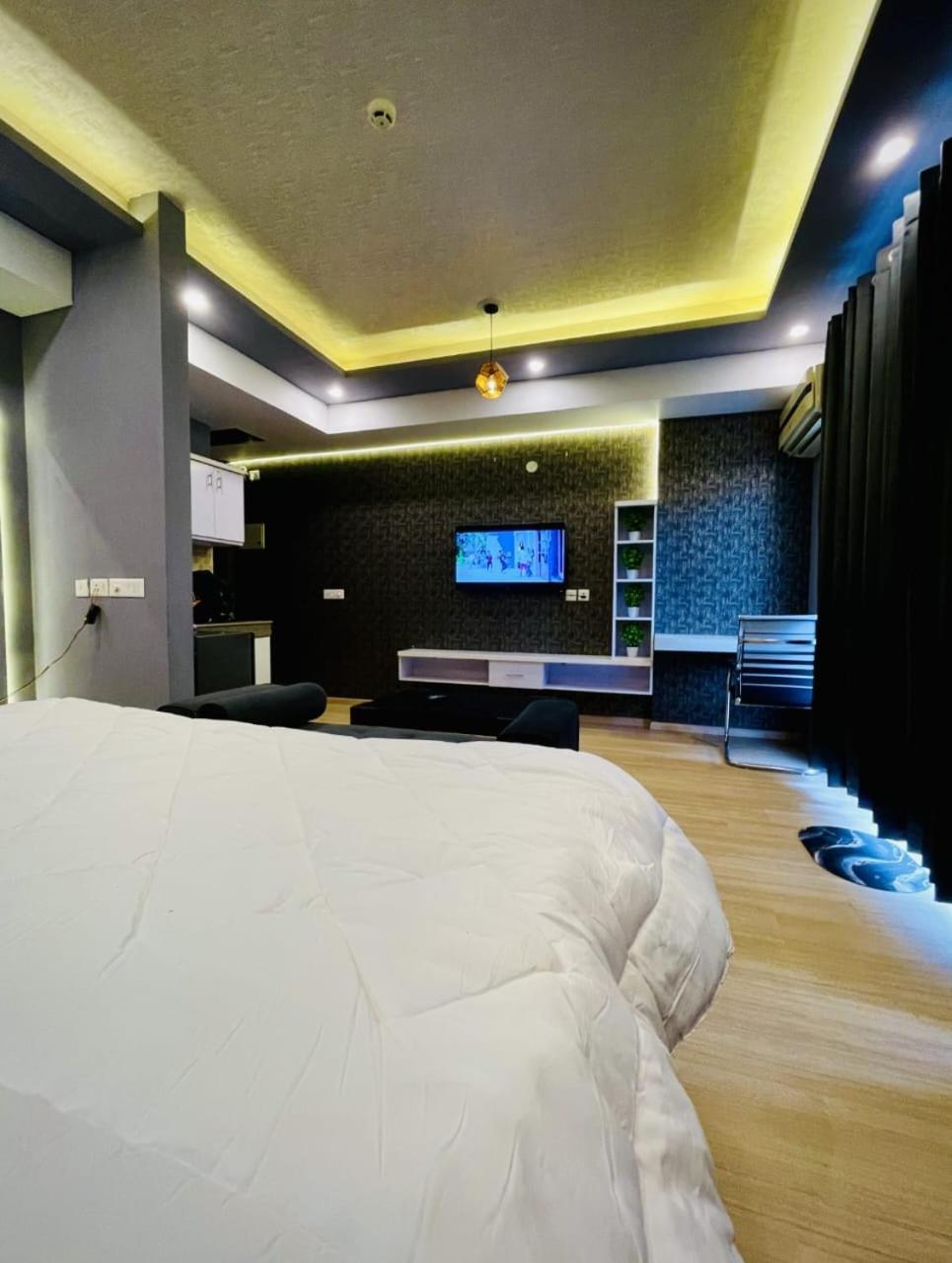 Dolphin Inn & Suites Manhattan Lucknow Zewnętrze zdjęcie