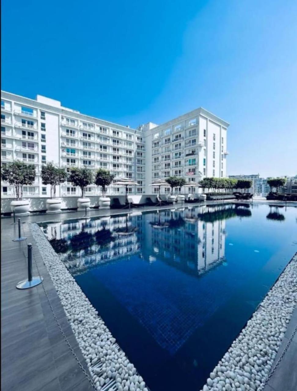 Dolphin Inn & Suites Manhattan Lucknow Zewnętrze zdjęcie