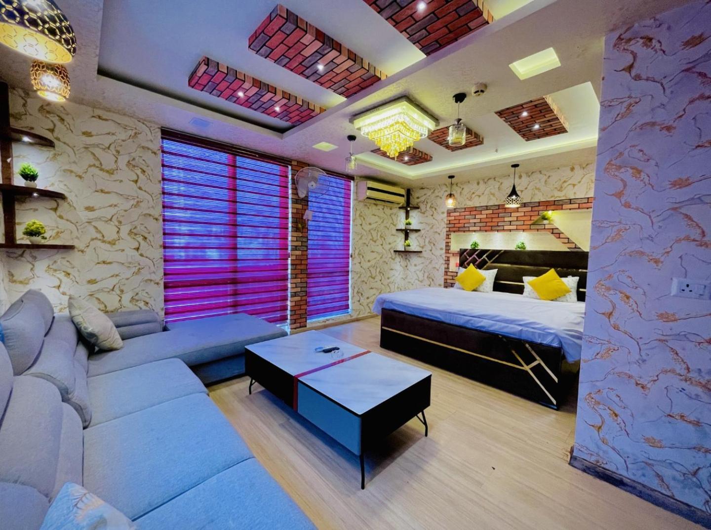 Dolphin Inn & Suites Manhattan Lucknow Zewnętrze zdjęcie