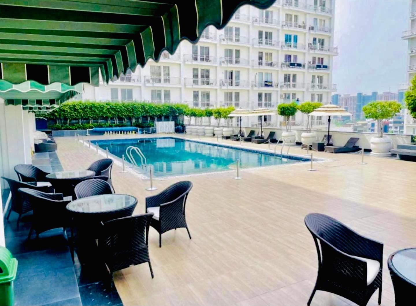 Dolphin Inn & Suites Manhattan Lucknow Zewnętrze zdjęcie
